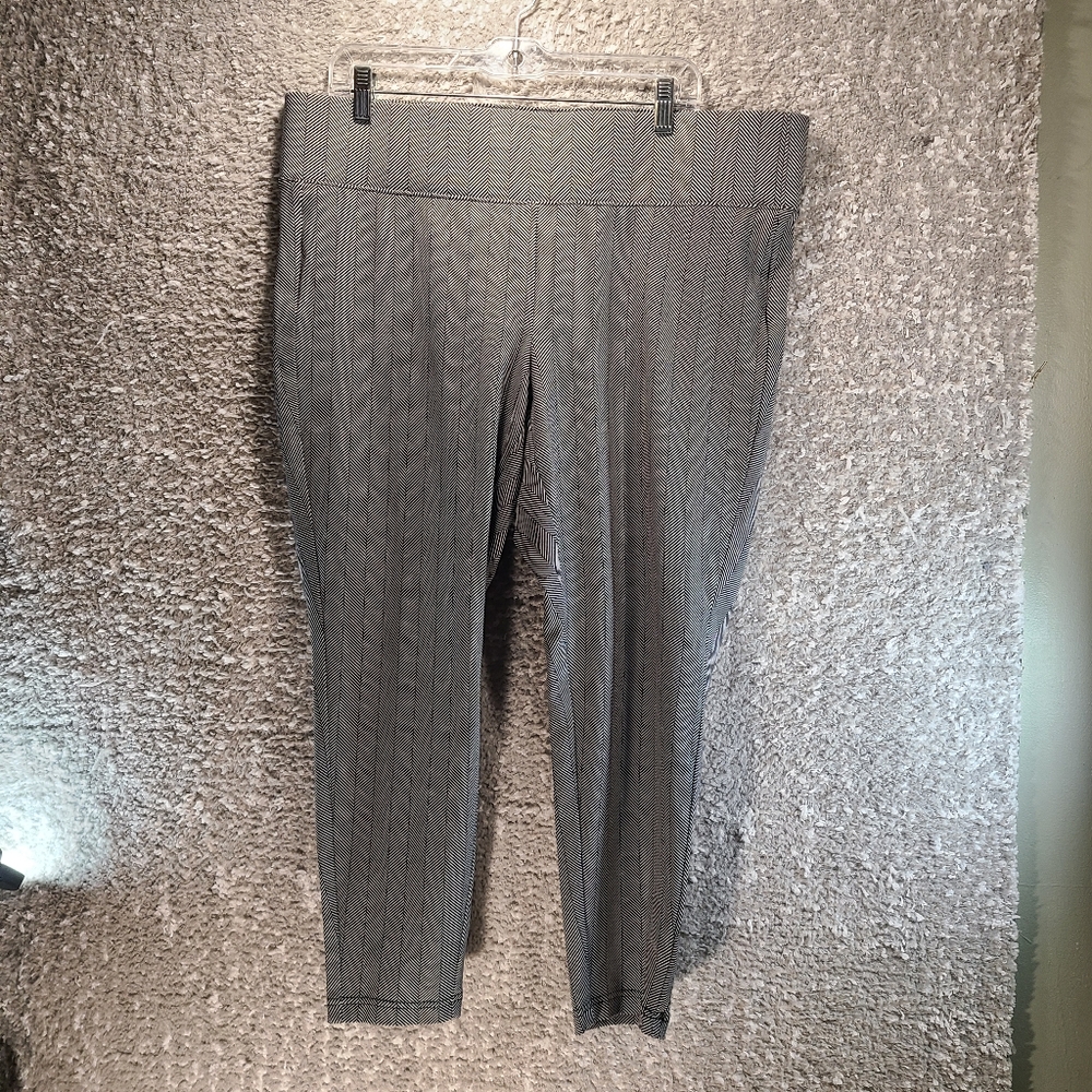 Torrid Pull On Pants Women’s Size 2X Black Gray Rayon Nylon Tummy Control Crop